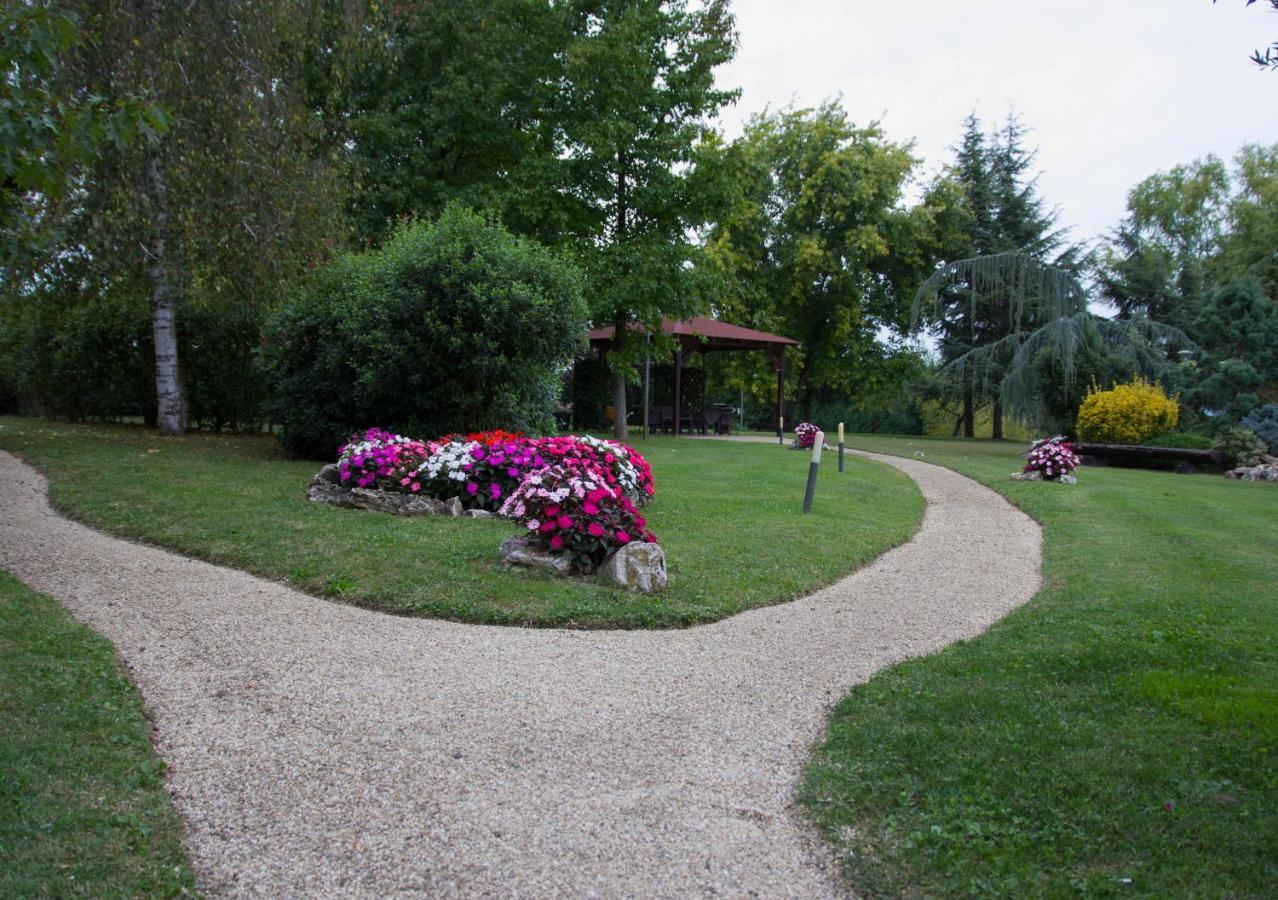 Lo Scoiattolo Piedmont Bike Hotel Pralormo Bagian luar foto