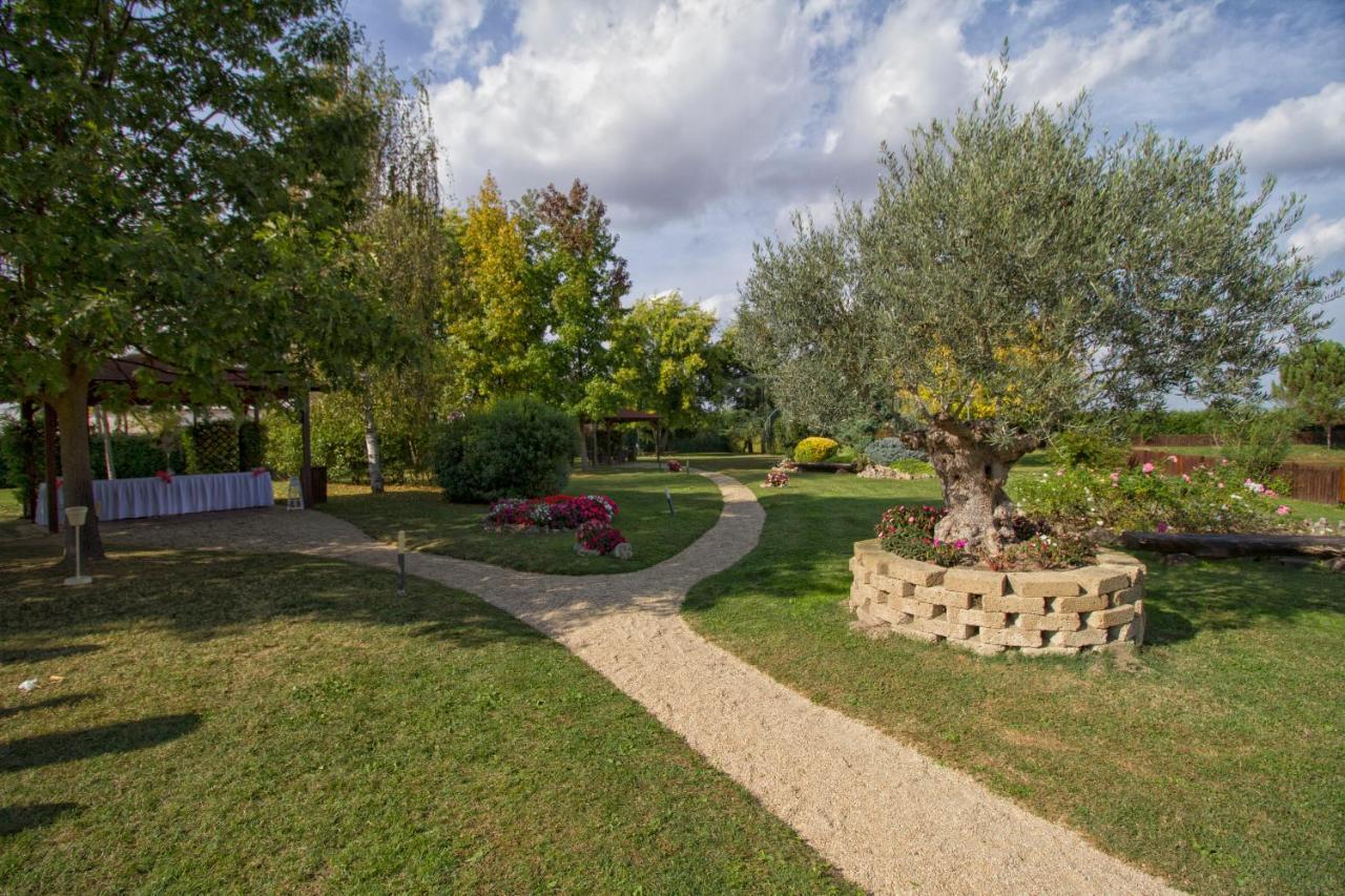 Lo Scoiattolo Piedmont Bike Hotel Pralormo Bagian luar foto