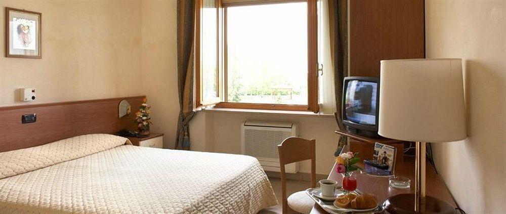 Lo Scoiattolo Piedmont Bike Hotel Pralormo Bagian luar foto