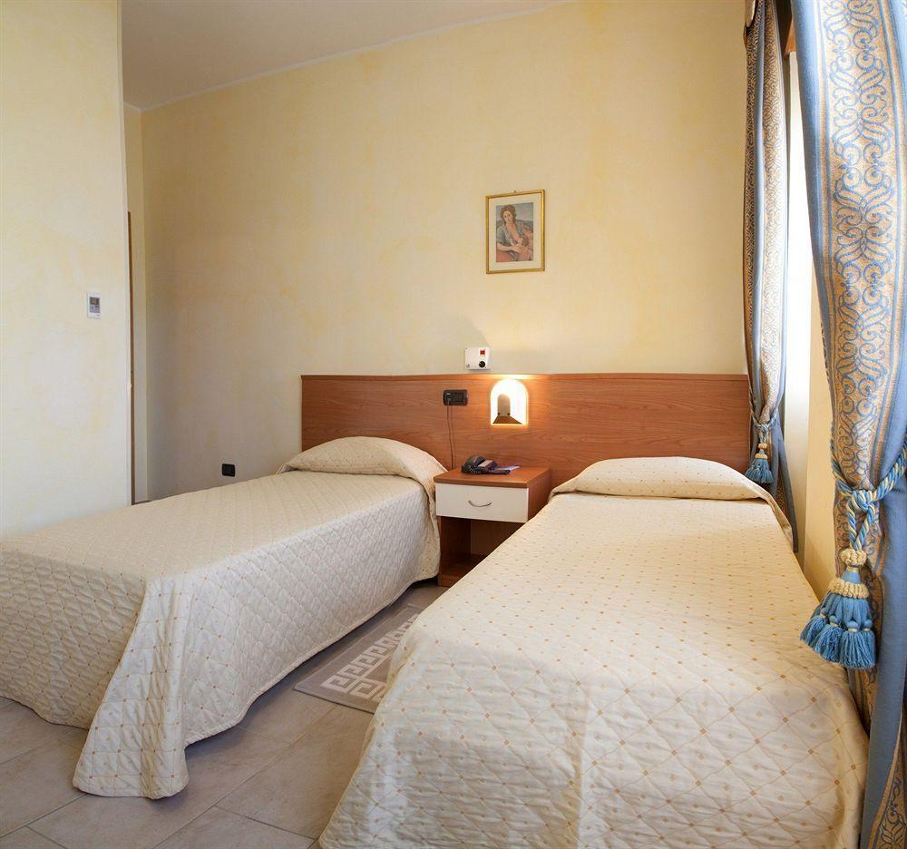 Lo Scoiattolo Piedmont Bike Hotel Pralormo Bagian luar foto