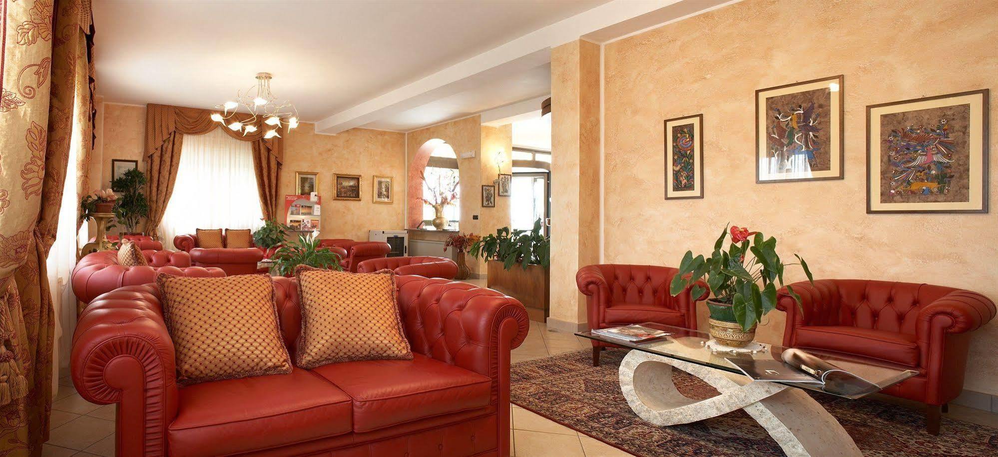 Lo Scoiattolo Piedmont Bike Hotel Pralormo Bagian luar foto
