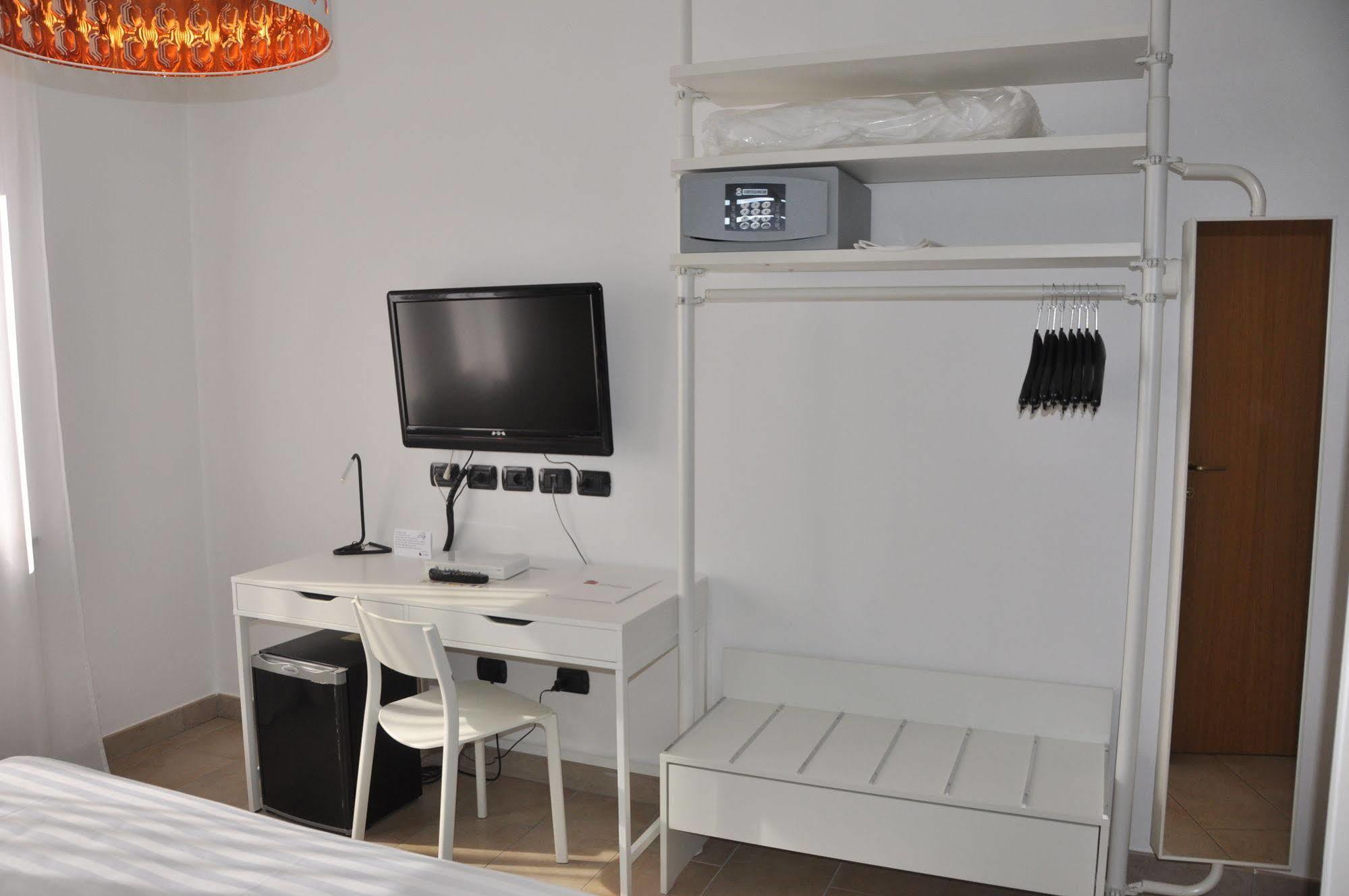 Lo Scoiattolo Piedmont Bike Hotel Pralormo Bagian luar foto